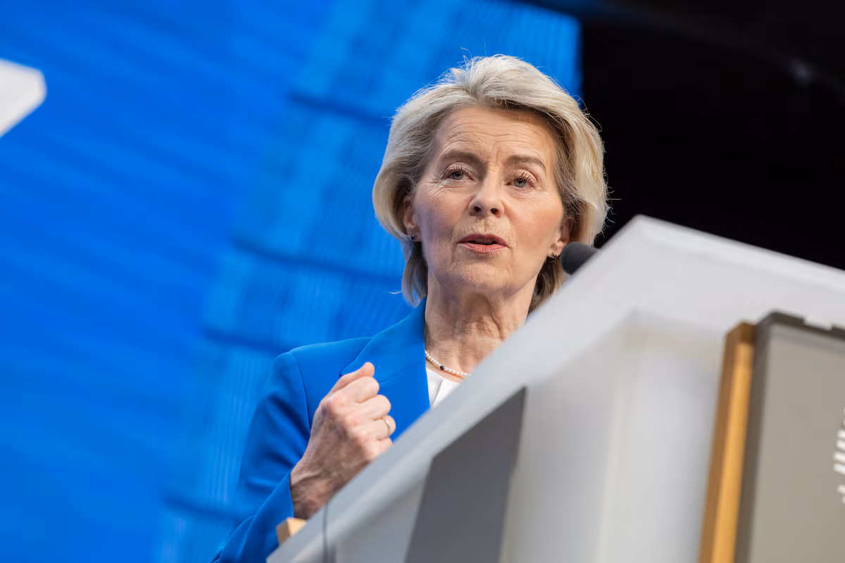 Von der Leyen advierte a las grandes tecnológicas que la UE “no delegará en Silicon Valley la protección a la infancia” EL PAÍS