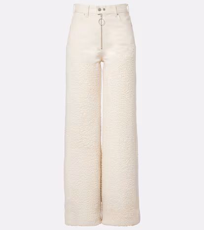 Cómo llevar el borreguito, el tejido más amoroso, en 2026 Cómo llevar el borreguito, el tejido más amoroso, en 2026