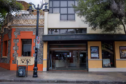 Los 10 lugares favoritos de Connie Achurra: “Tengo ‘full’ nostalgia de los cines antiguos. Odio con toda mi alma los cines en los ‘malls” Los 10 lugares favoritos de Connie Achurra: “Tengo ‘full’ nostalgia de los cines antiguos. Odio con toda mi alma los cines en los ‘malls”